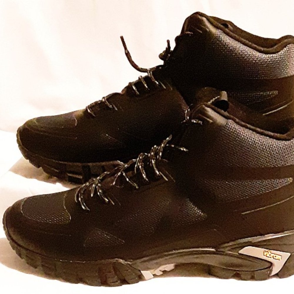 Men's BASS OUTDOOR Waterproof Vibram Boots Sz. 10